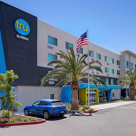 Tru By Hilton Lathrop Hotell Exteriör bild
