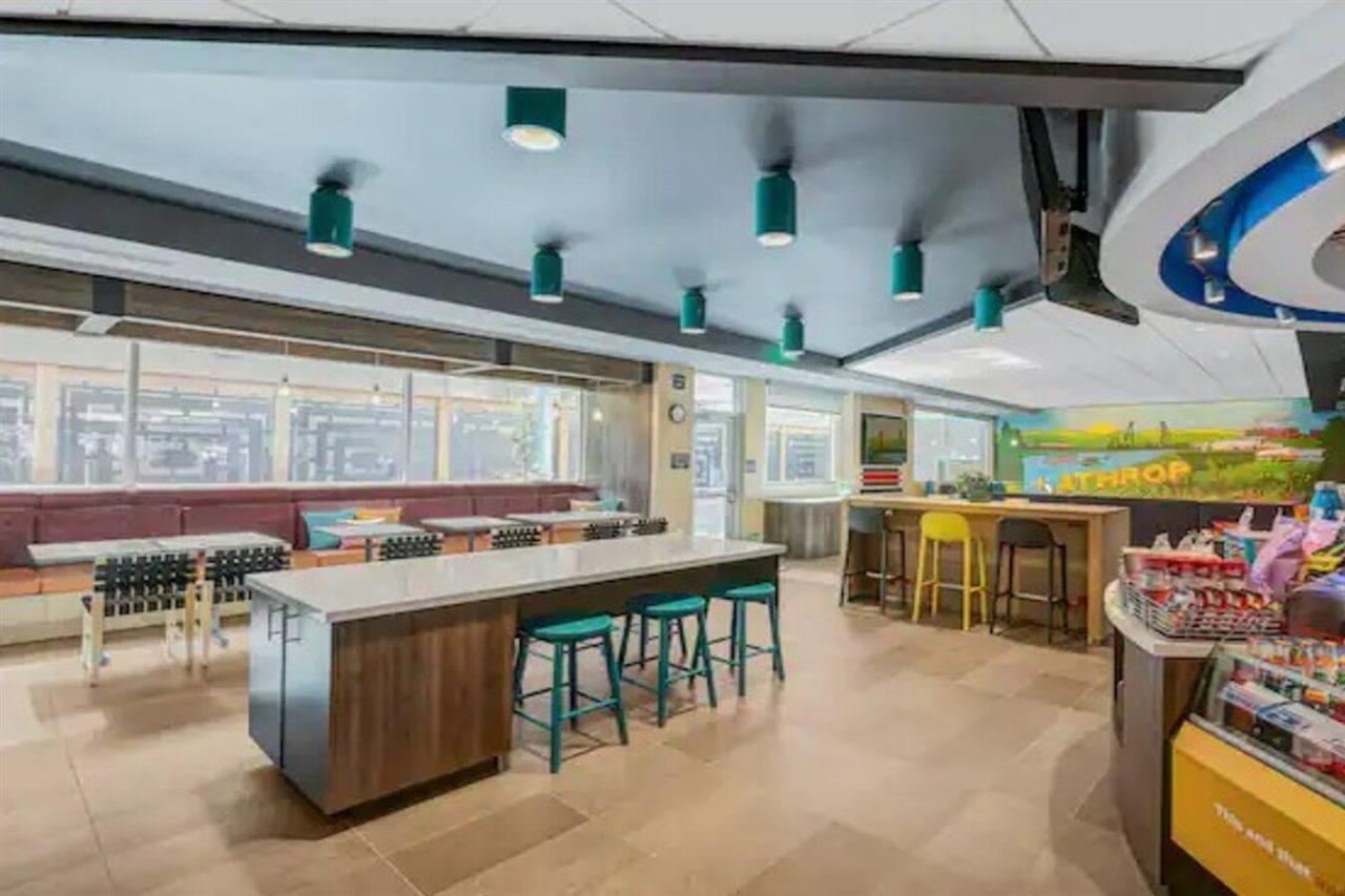 Tru By Hilton Lathrop Hotell Exteriör bild