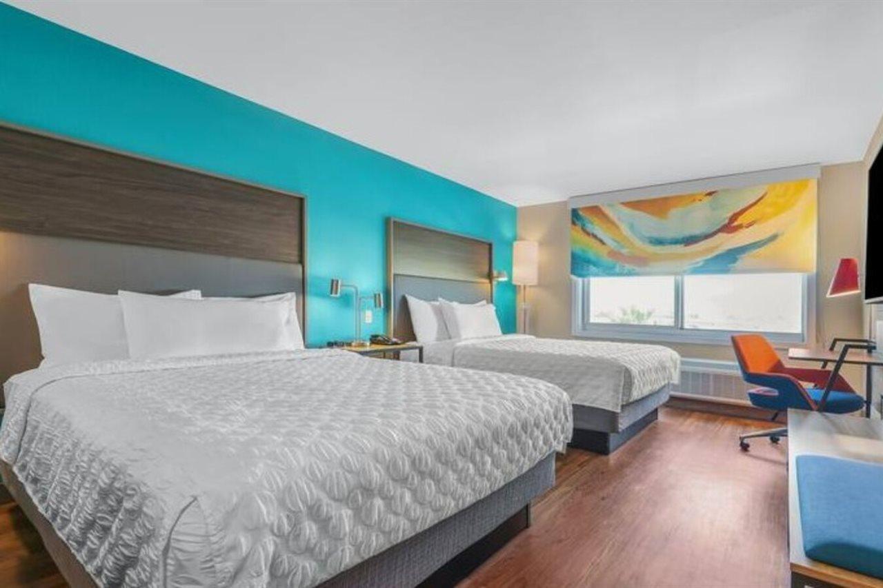 Tru By Hilton Lathrop Hotell Exteriör bild