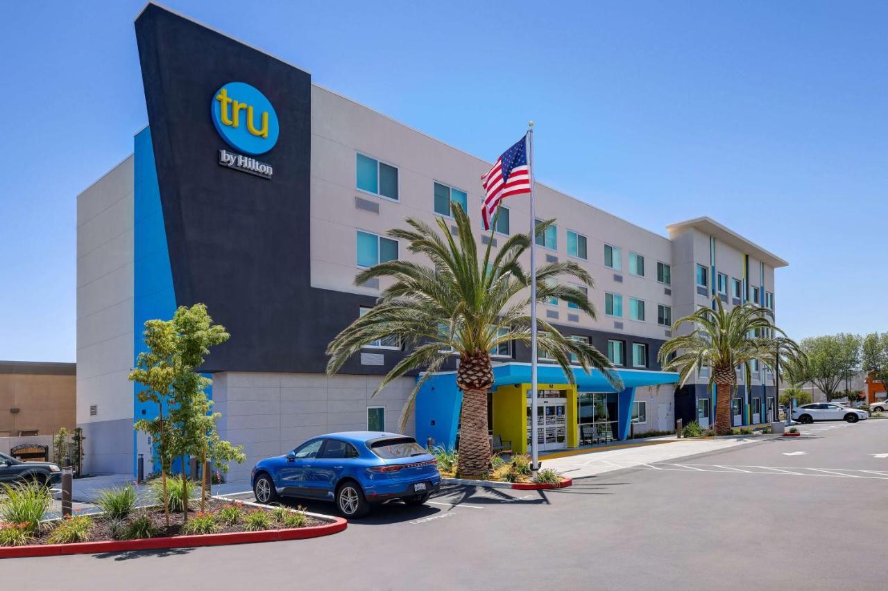 Tru By Hilton Lathrop Hotell Exteriör bild