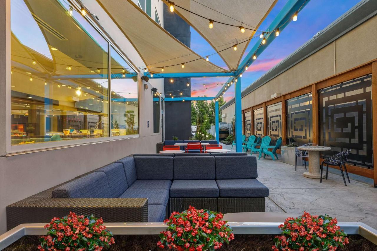Tru By Hilton Lathrop Hotell Exteriör bild