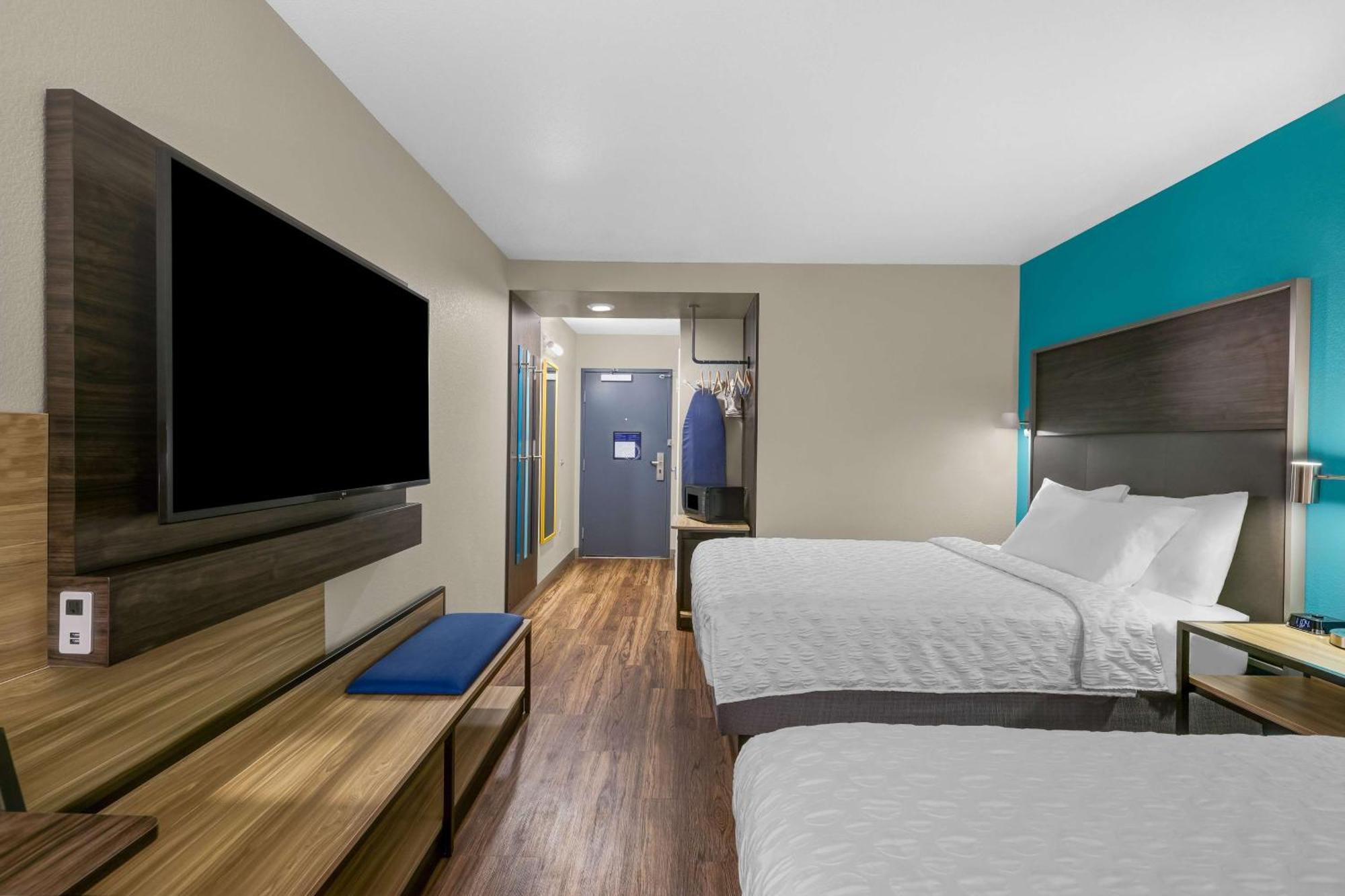 Tru By Hilton Lathrop Hotell Exteriör bild