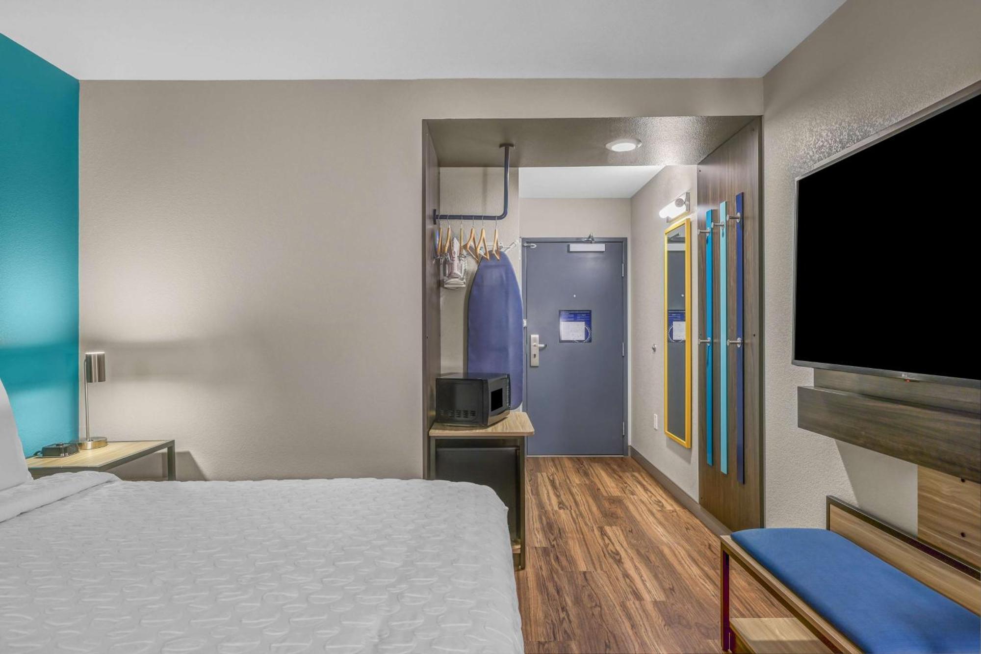 Tru By Hilton Lathrop Hotell Exteriör bild