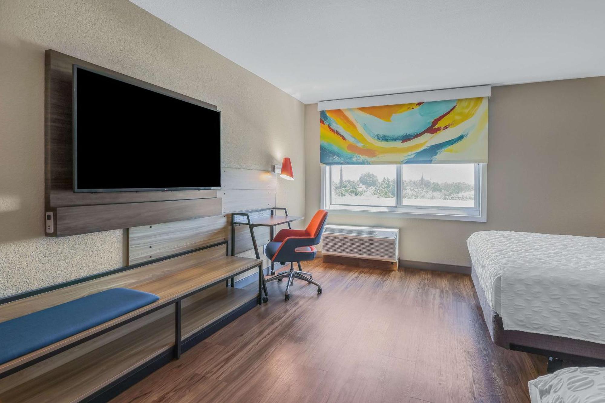 Tru By Hilton Lathrop Hotell Exteriör bild