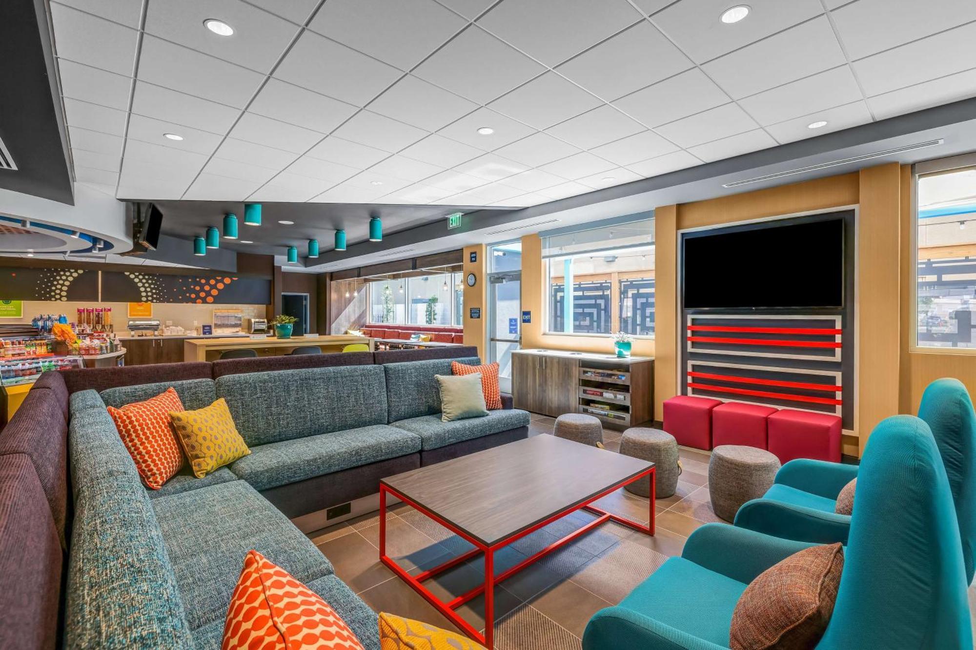 Tru By Hilton Lathrop Hotell Exteriör bild